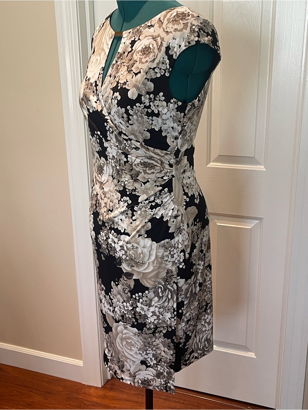 connected apparel Black and Cream Floral Midi Dress with Keyhole - Picture 15 of 16